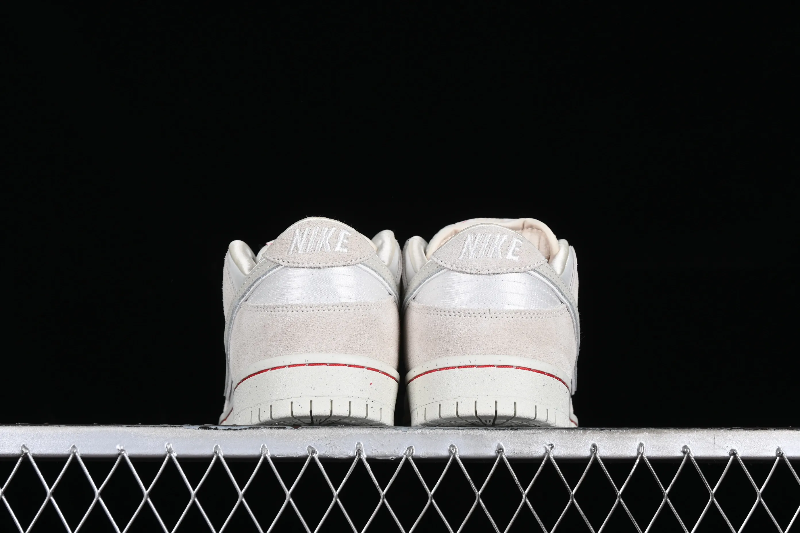 All Categories Nk SB Dunk Series Nk SB Dunk Low Low-top Sneakers J Version Nk SB Dunk Low 2024 Valentine's Day Theme SB Low-top Casual Sneakers FZ5654-100